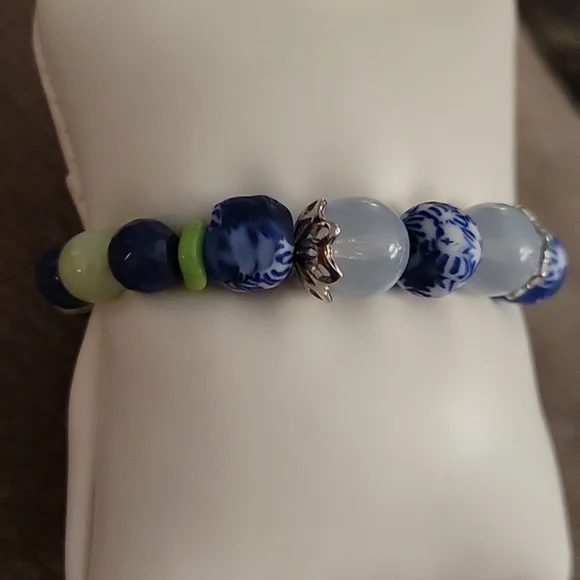 HANDMADE Glass Jade African Trade Beaded Toggle Bracelet - Picture 5 of 7